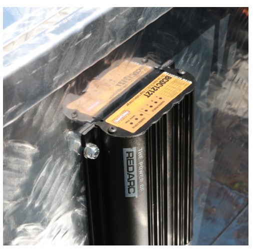 REDARC Dc-Dc step up 25A lader alle Batterityper - Billede 3